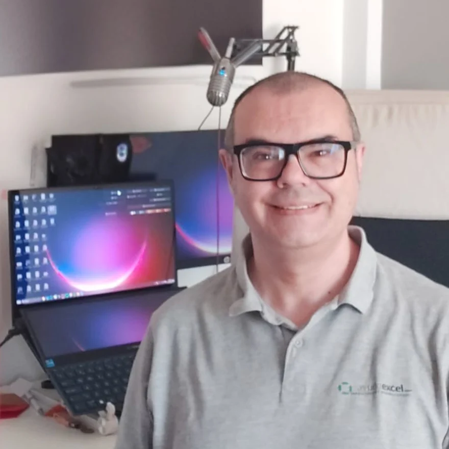 Sergio Propergol, formador certificado de Excel y Power BI, en una sesión de formación